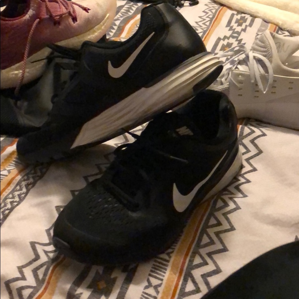 CHEATING BOYFRIEND LEFT THESE. NEED THEM GONE